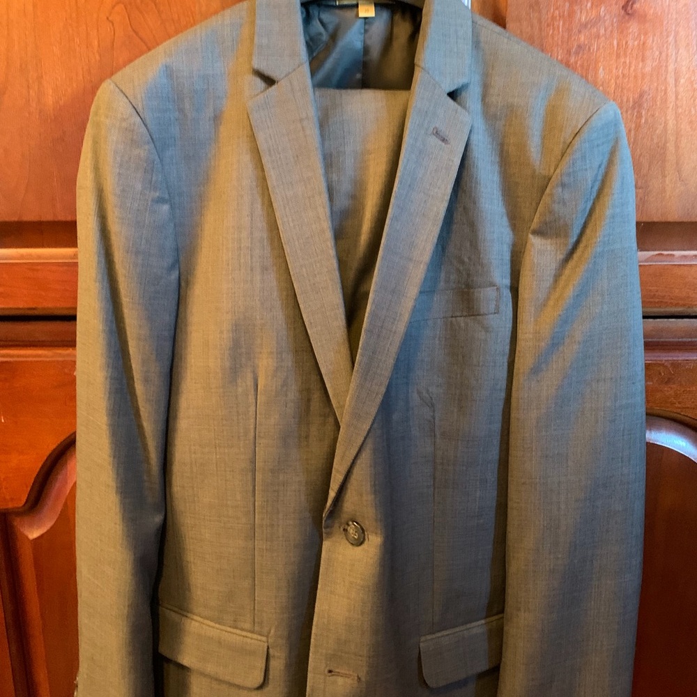 Boys 18-20 Class Club Gold Label Grey Suit.